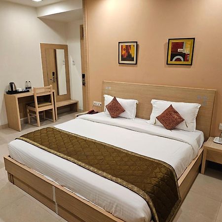 Hotel Crown Palace Prayagraj Extérieur photo