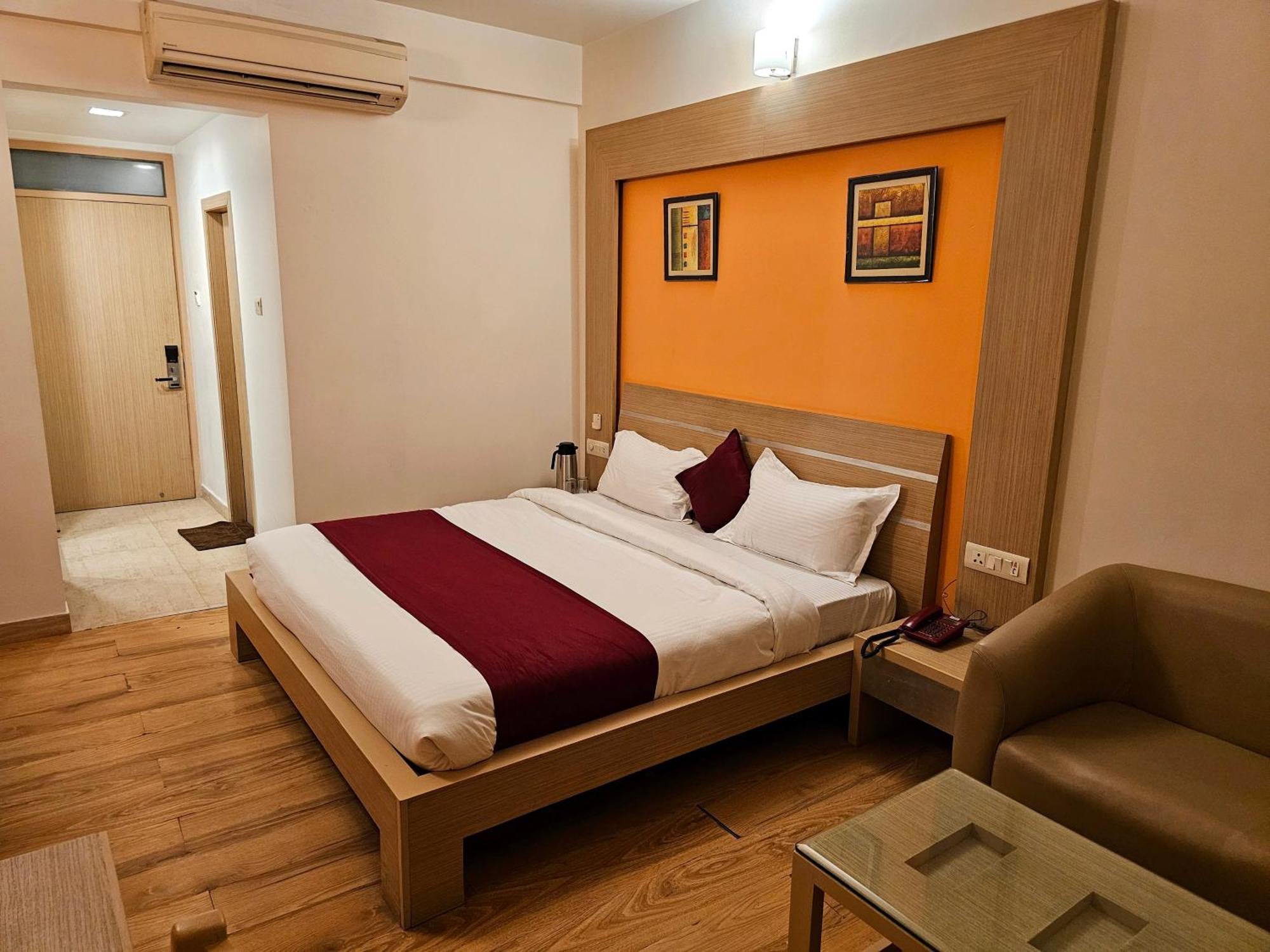 Hotel Crown Palace Prayagraj Extérieur photo