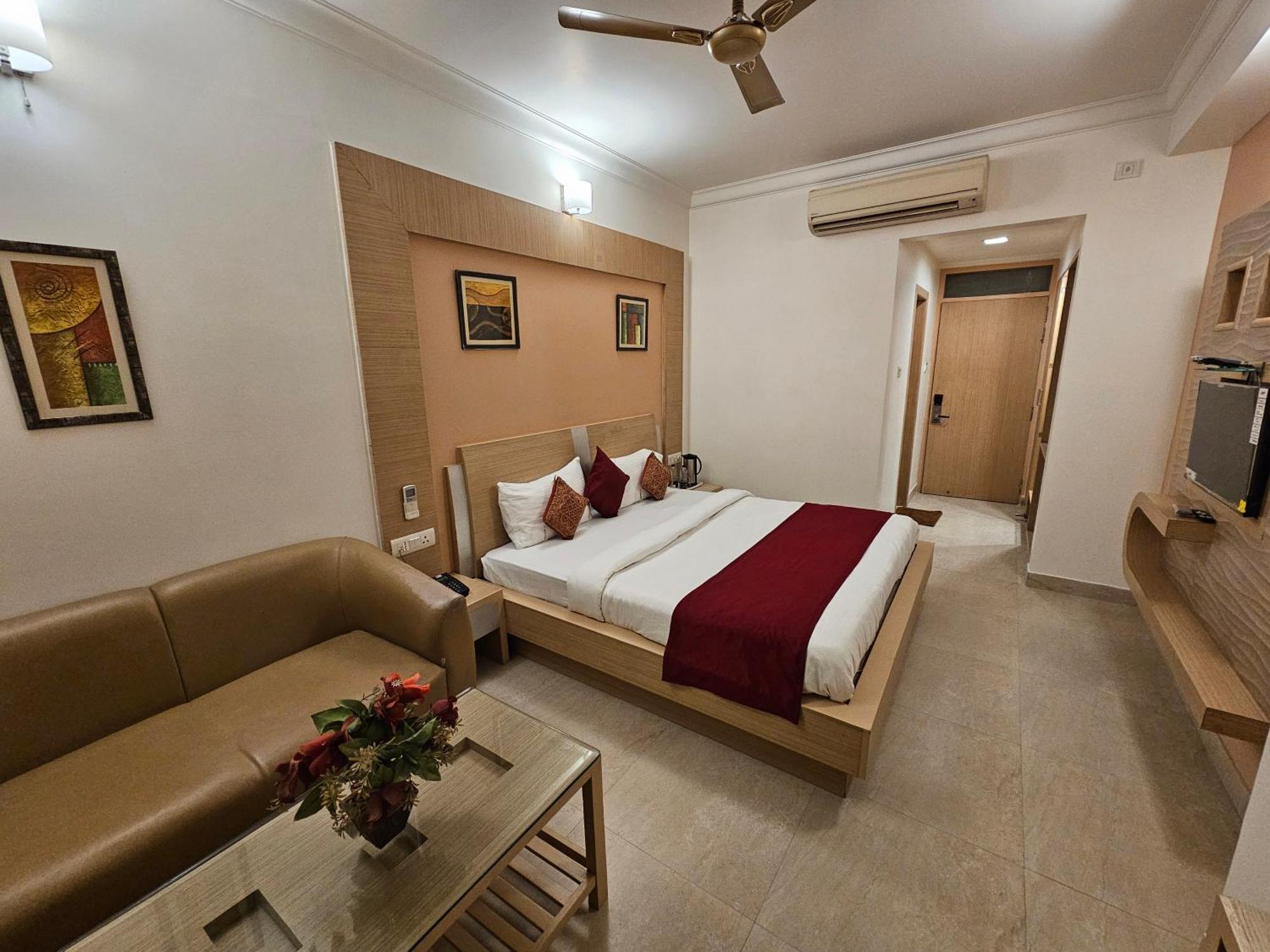 Hotel Crown Palace Prayagraj Extérieur photo