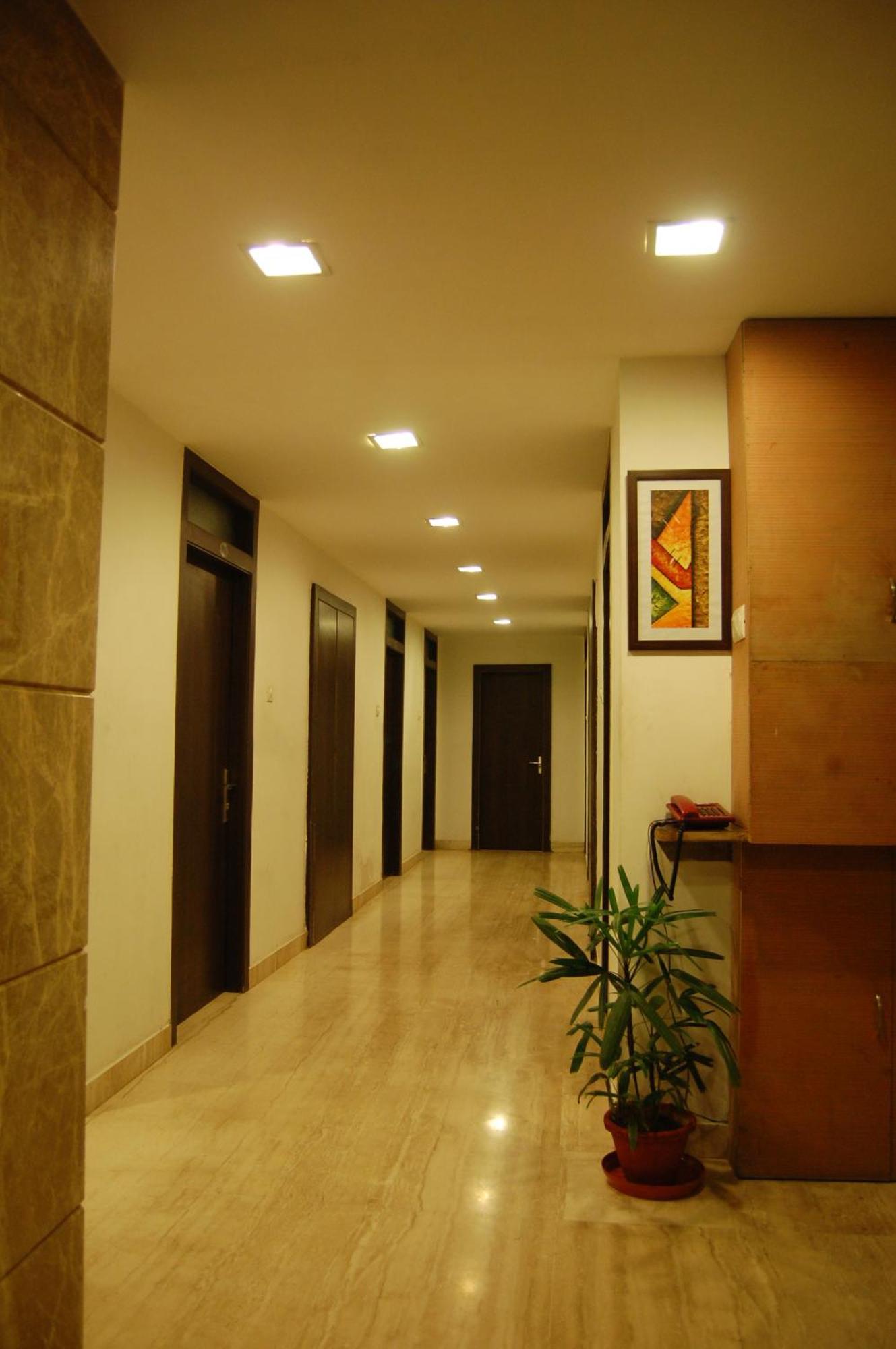 Hotel Crown Palace Prayagraj Extérieur photo